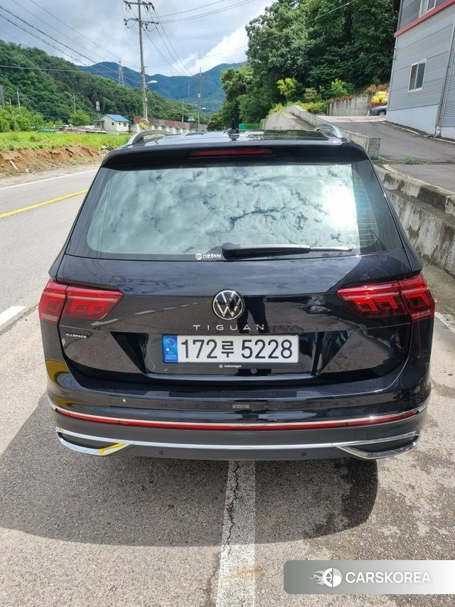 Volkswagen Tiguan Allspace 2023 Черный из Кореи, фото 5