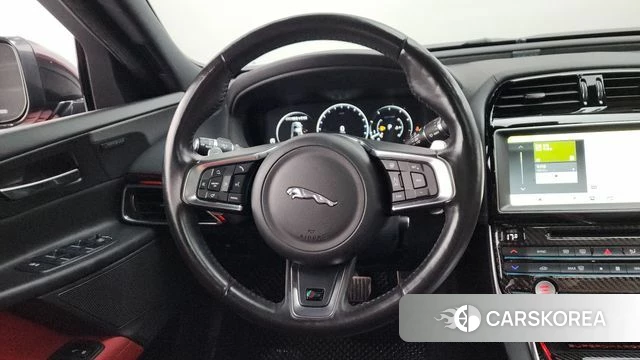 Jaguar XE 2019 Красный из Кореи, фото 5