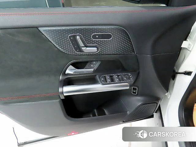 Mercedes-Benz GLA - Class H247 2024 Белый из Кореи, фото 5