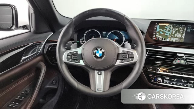 BMW 5 Series (G30) 2018 Белый из Кореи, фото 5