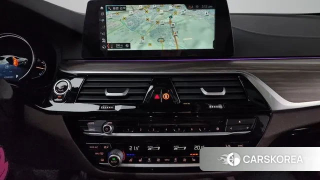 BMW 5 Series (G30) 2018 Белый из Кореи, фото 5