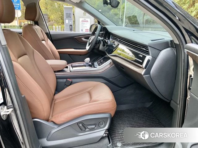 Audi Q7 2021 Черный из Китая, фото 5
