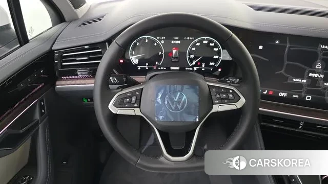 Volkswagen Touareg 3rd generation 2025 Белый из Кореи, фото 5