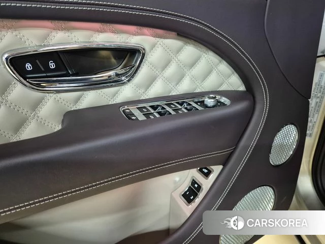 Bentley Bentayga 2023 Коричневый двухцветный из Кореи, фото 5