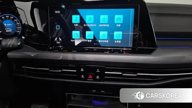 Volkswagen Golf 8th Generation 2024 Белый из Кореи, фото 5