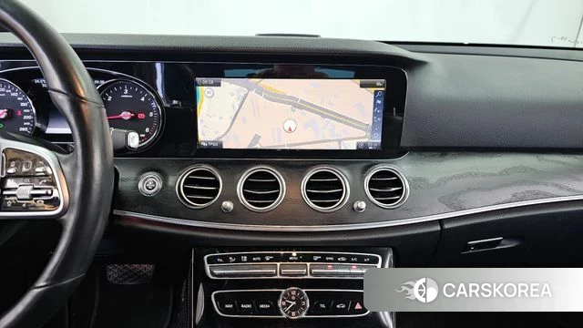 Mercedes-Benz E-Class W213 2018 Белый из Кореи, фото 5