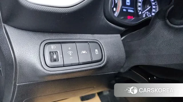 Hyundai Venue 2019 Серебристо-серый из Кореи, фото 5