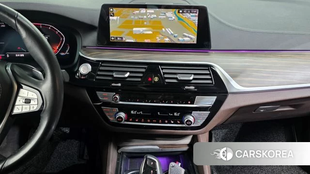 BMW 5 Series (G30) 2019 Белый из Кореи, фото 5