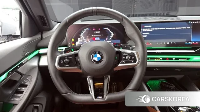BMW 5 Series (G60) 2025 Светло-серебряный цвет из Кореи, фото 5