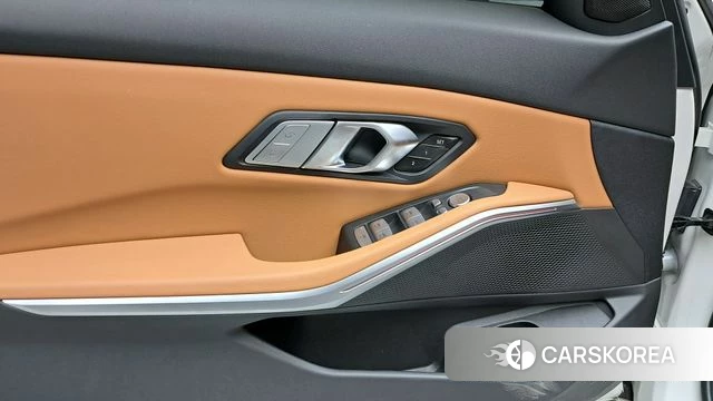 BMW 3 Series (G20) 2023 Белый из Кореи, фото 5