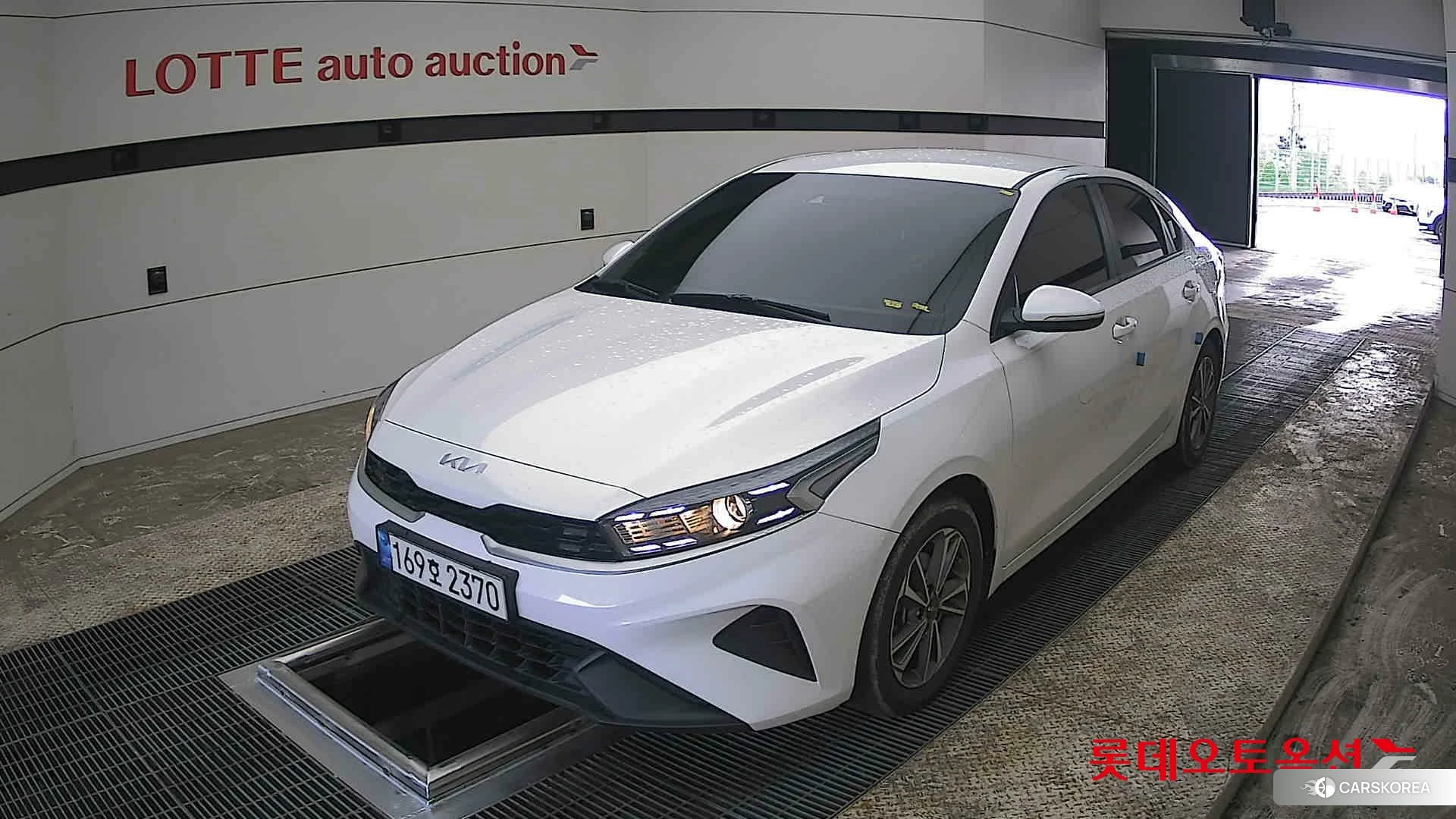 Kia K3 2022 Snow White Pearl из Кореи, фото 5