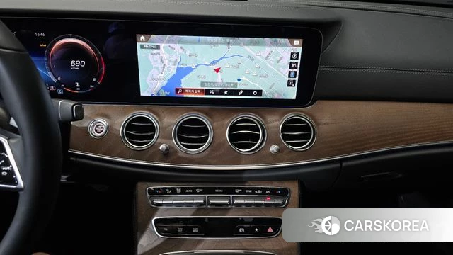 Mercedes-Benz E-Class W213 2022 Белый из Кореи, фото 5