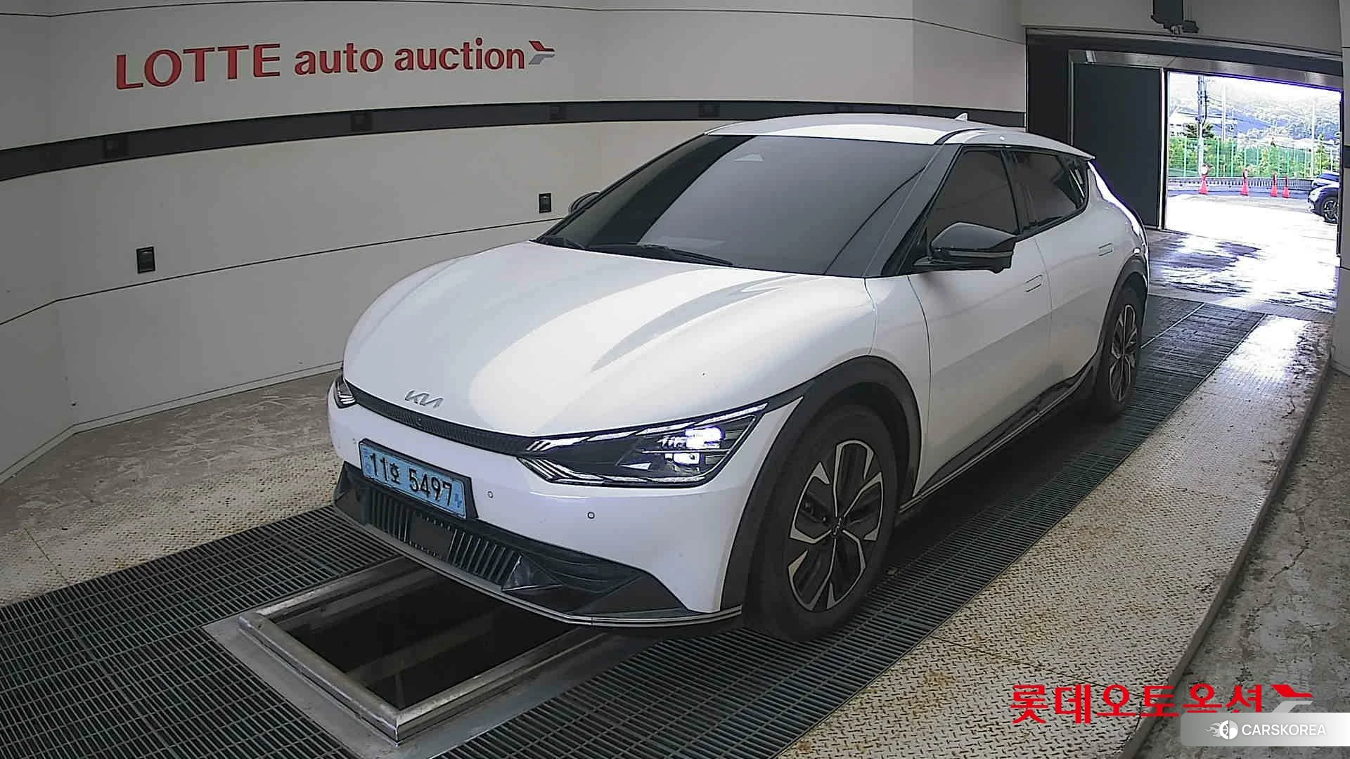 Kia EV6 2022 Snow White Pearl из Кореи, фото 5