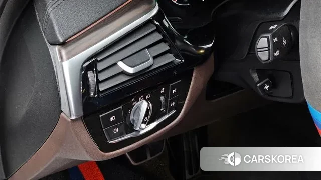 BMW 5 Series (G30) 2018 Белый из Кореи, фото 5