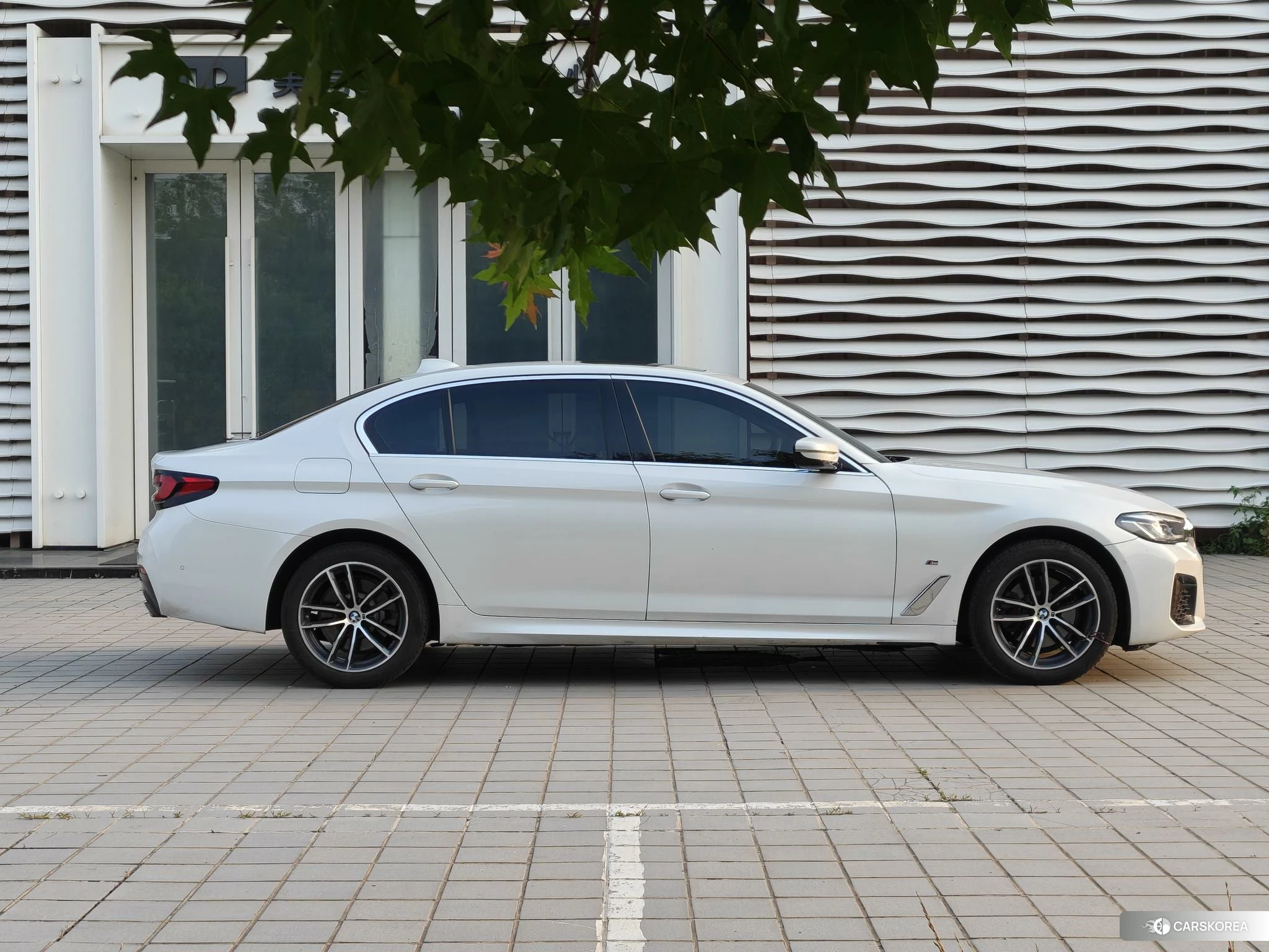 BMW 5 series 2022 Белый из Китая, фото 5