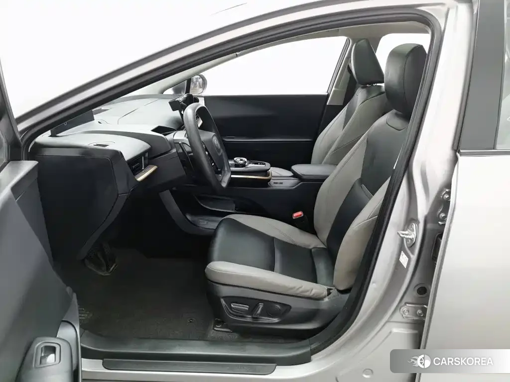 Toyota bZ3 2023 Silver/gray из Китая, фото 5