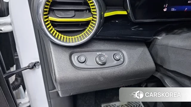 Chevrolet (GM Daewoo) Trax Crossover 2023 Белый из Кореи, фото 5