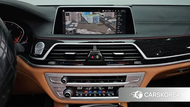 BMW 7 Series (G11) 2020 Серебристо-серый из Кореи, фото 5