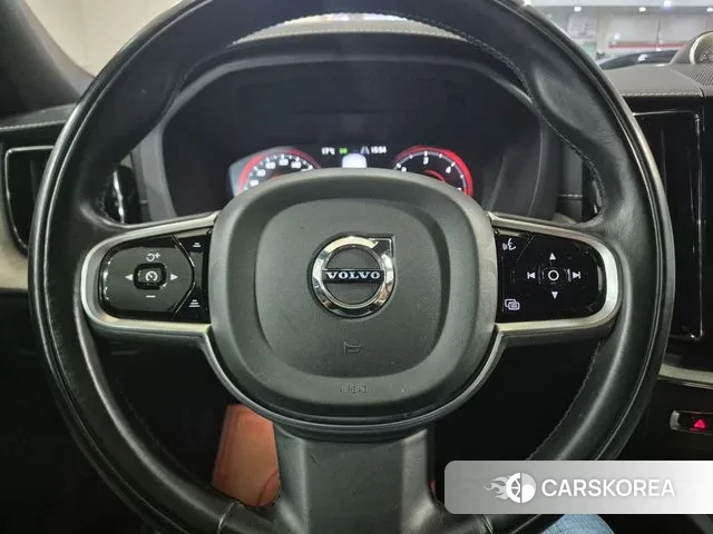 Volvo XC60 second Generation 2020 Белый из Кореи, фото 5