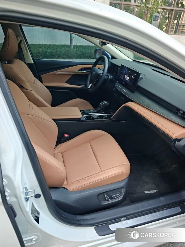 Toyota Camry 2024 Белый из Китая, фото 5
