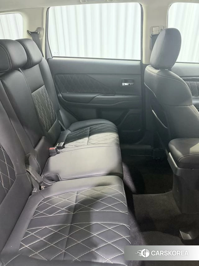 Mitsubishi  Outlander 2023 Белый из Китая, фото 5