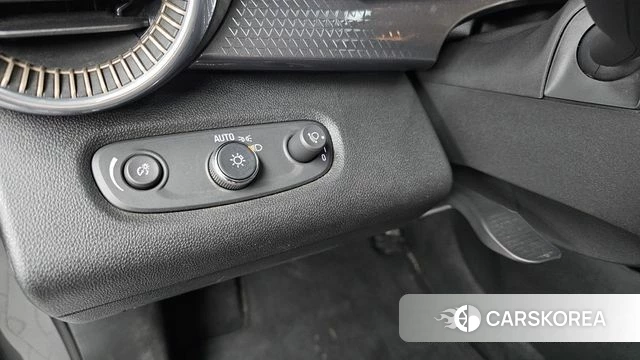 Chevrolet (GM Daewoo) Trax Crossover 2023 Серебристо-серый из Кореи, фото 5