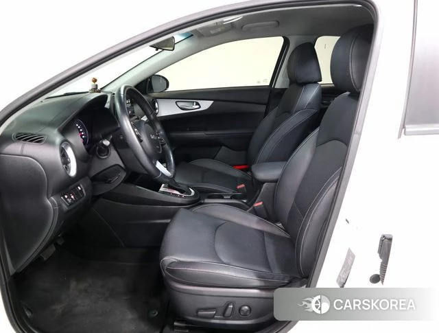 Kia The New K3 2nd generation 2023 Белый из Кореи, фото 5