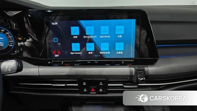 Volkswagen Golf 8th Generation 2024 Белый из Кореи, фото 5