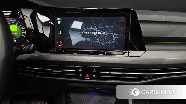 Volkswagen Golf 8th Generation 2022 Белый из Кореи, фото 5