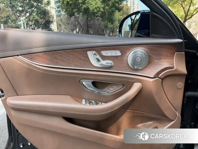 Mercedes-Benz E-class 2022 Черный из Китая, фото 5