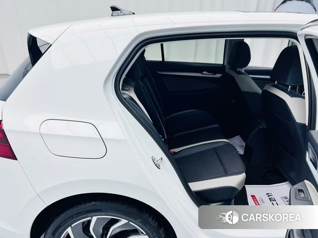 Volkswagen Golf 2024 Белый из Китая, фото 5