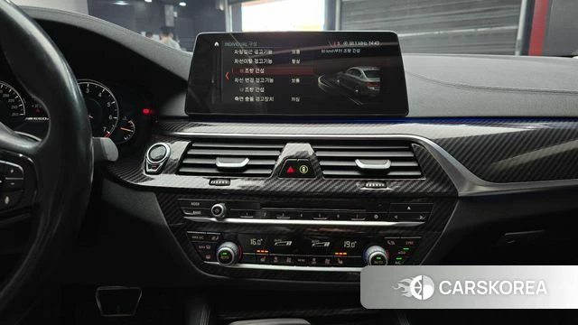 BMW 5 Series (G30) 2018 Белый из Кореи, фото 5