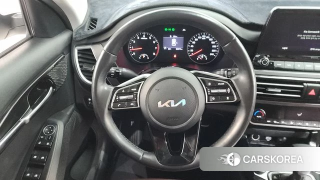 Kia Seltos 2022 Белый из Кореи, фото 5