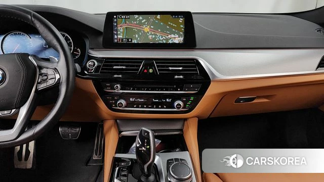 BMW 5 Series (G30) 2018 Серебристо-серый из Кореи, фото 5