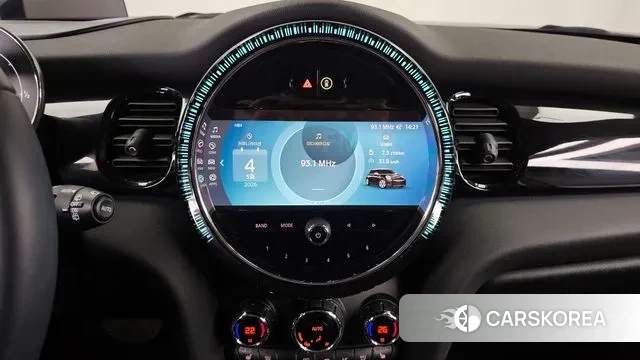 Mini Cooper 2023 Красный из Кореи, фото 5