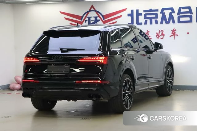 Audi Q7 2025 Черный из Китая, фото 5