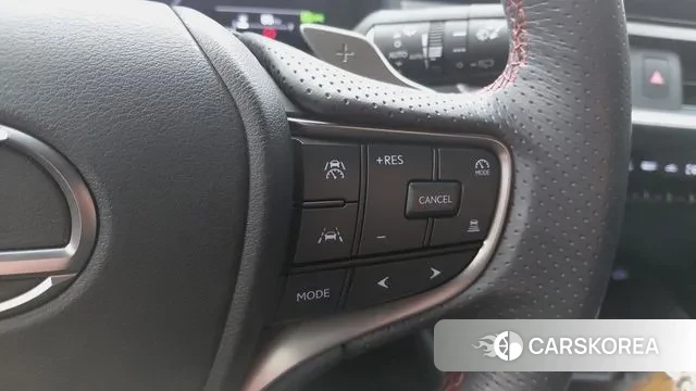 Lexus UX300h 2024 Белый из Кореи, фото 5