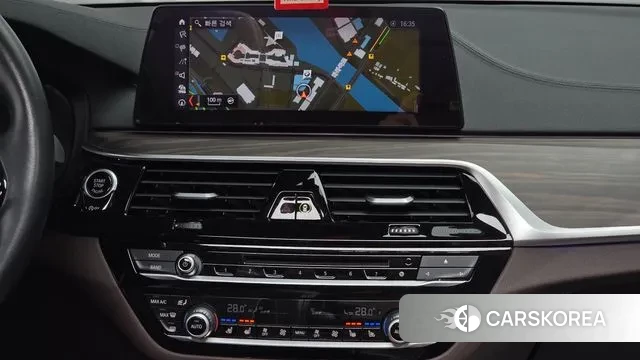 BMW 5 Series (G30) 2018 Белый из Кореи, фото 5