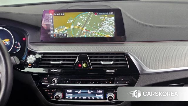 BMW 5 Series (G30) 2018 Белый из Кореи, фото 5