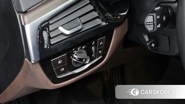 BMW 5 Series (G30) 2018 Синий из Кореи, фото 5