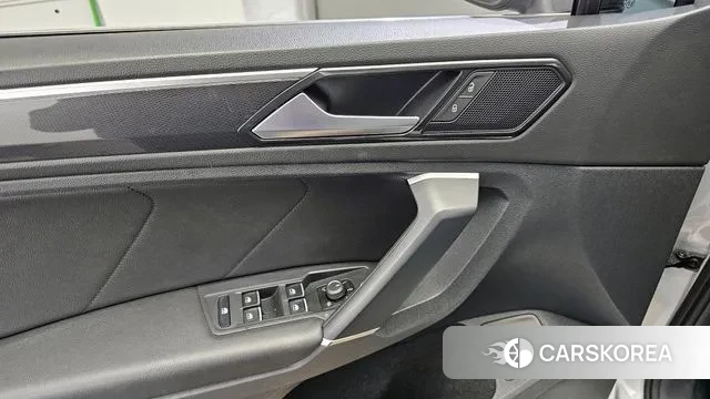 Volkswagen Tiguan second Generation 2018 Серебряный из Кореи, фото 5