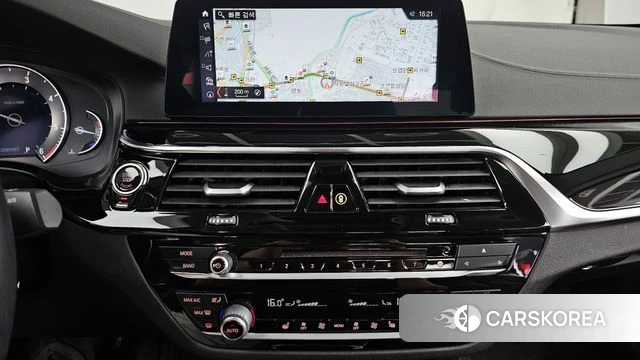 BMW 5 Series (G30) 2018 Белый из Кореи, фото 5