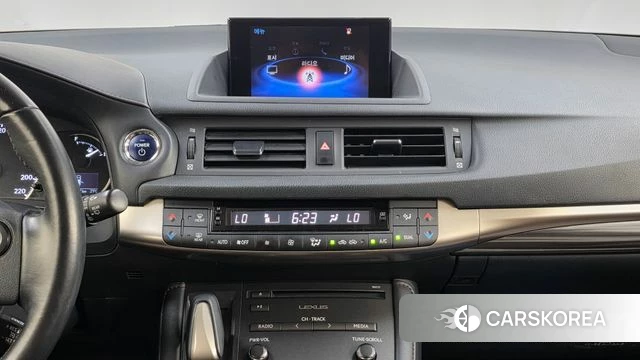 Lexus CT200h 2018 Серебряный из Кореи, фото 5