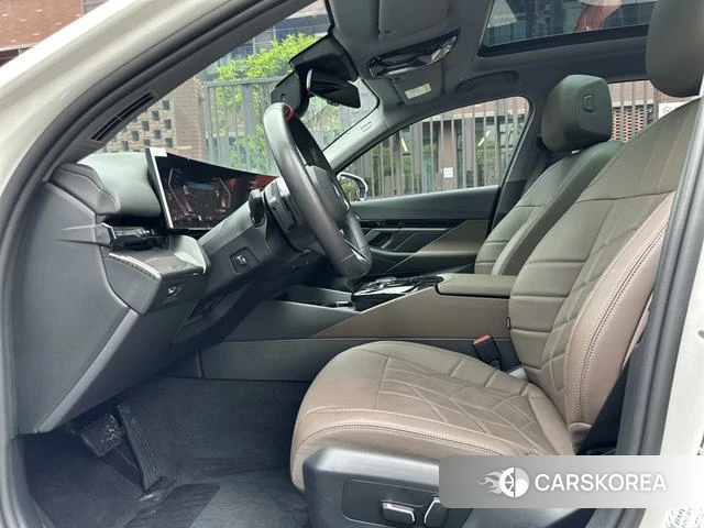 BMW 5 series 2024 Белый из Китая, фото 5