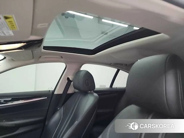 BMW 5 Series (G30) 2019 Белый из Кореи, фото 5