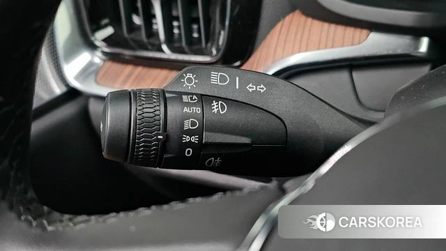 Volvo S60 3rd generation 2024 Белый из Кореи, фото 5