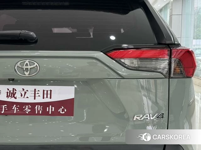 Toyota RAV4 Rongfang 2021 Серебристо-серый из Китая, фото 5