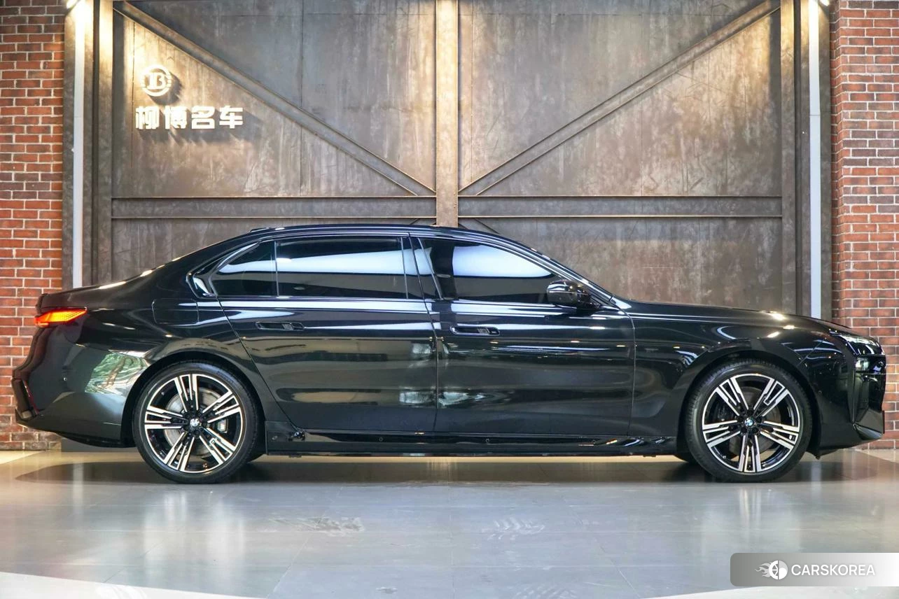 BMW i7 2023 Черный из Китая, фото 5