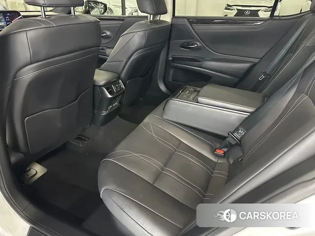 Lexus ES300h 7th generation 2021 Белый из Кореи, фото 5