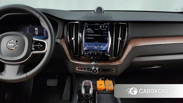 Volvo XC60 second Generation 2023 Черный из Кореи, фото 5